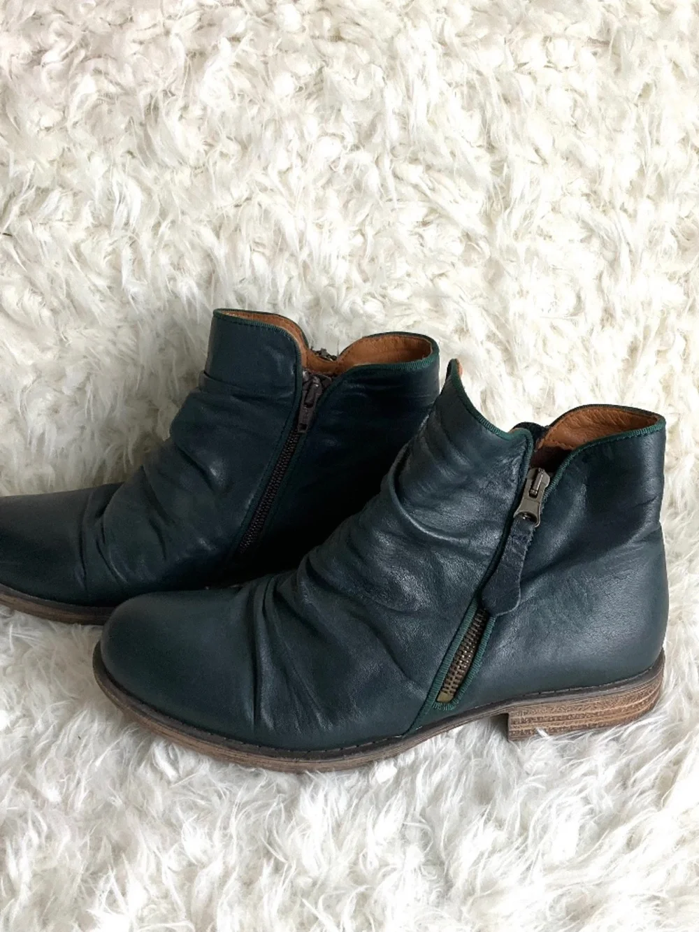 MIZ MOOZ RUCHED LEATHER ANKLE BOOTS~SIZE 7.5!